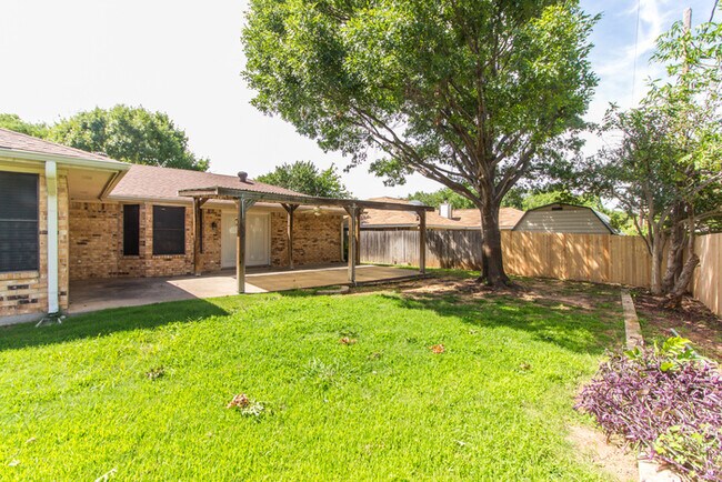 Building Photo - 5203 El Rancho Dr, Arlington