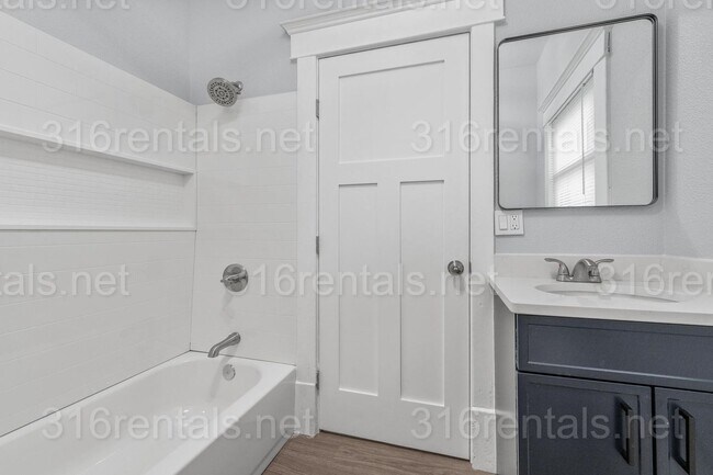 Building Photo - $850 - 1 bed 1 bath - Beautiful newly renovated Multi-family home located in Delano