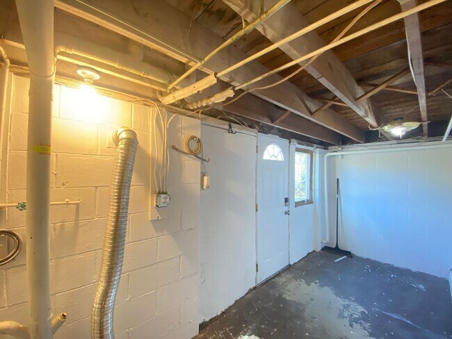 Building Photo - 94 Millville St