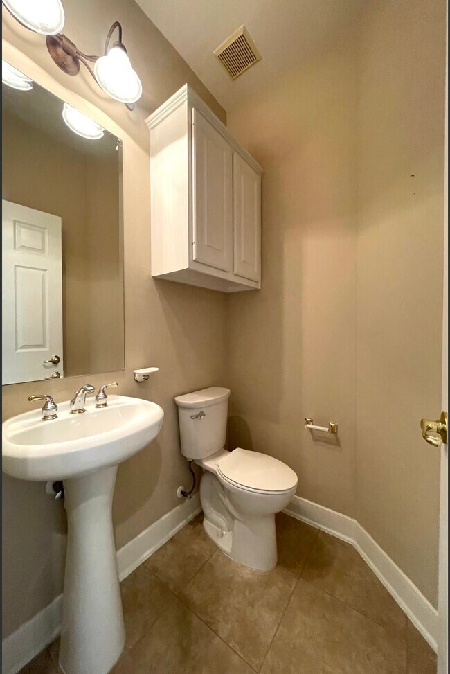 Building Photo - 5019 Shining Creek Ct