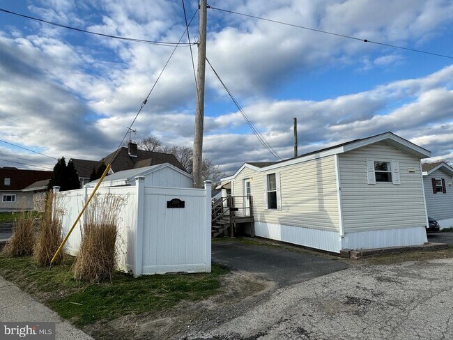 Building Photo - 2950 Concord Rd