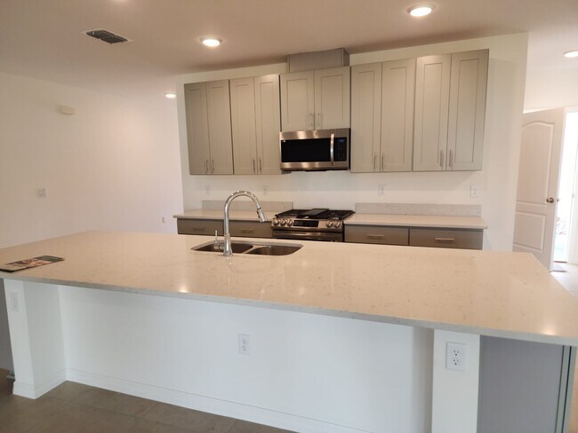 Building Photo - 1166 Oak Bluff Dr