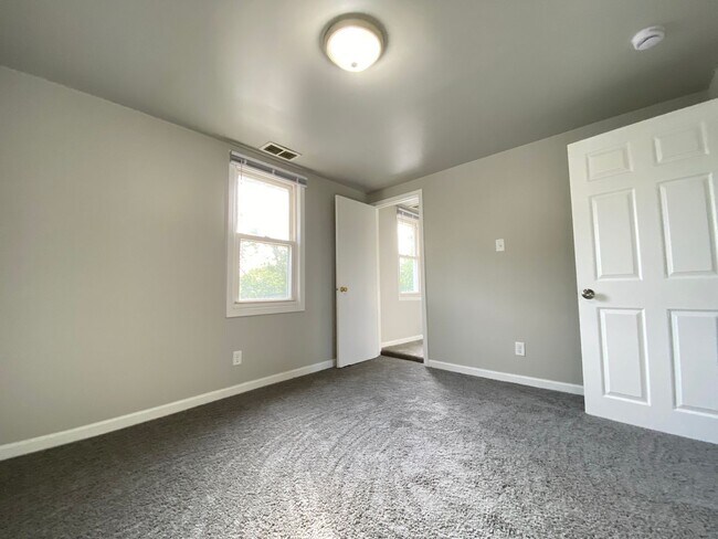 Building Photo - 1236 W 17th Ave