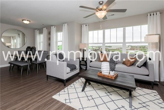 Building Photo - UPDATED!! 2 Bedroom, 2.5 Bath Townhome in Ankeny