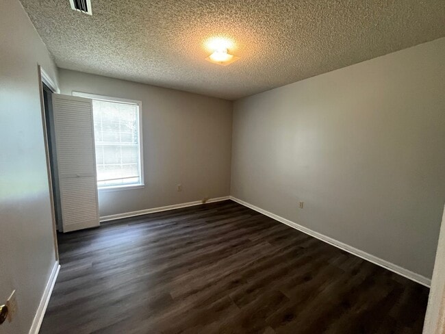 Building Photo - 2803 Fawnwood Cir