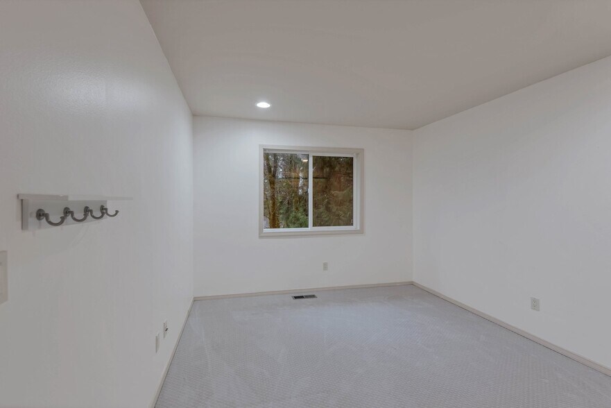 Building Photo - 9611 213th Ave NE