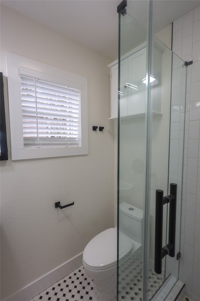 Building Photo - 602 Higgins St