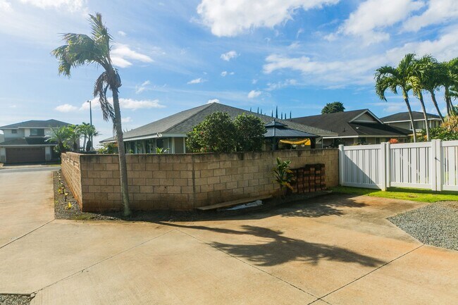 Building Photo - Beautiful 4 bedroom /2.5 bath in Royal Kunia