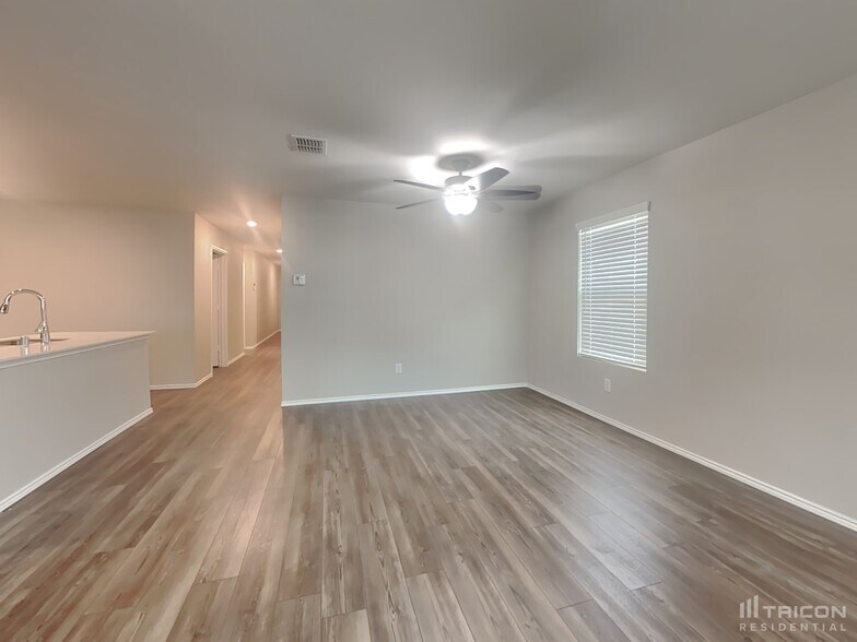 Building Photo - 309 Anvil Dr