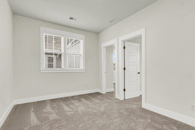 Building Photo - 254 Symphony Ave