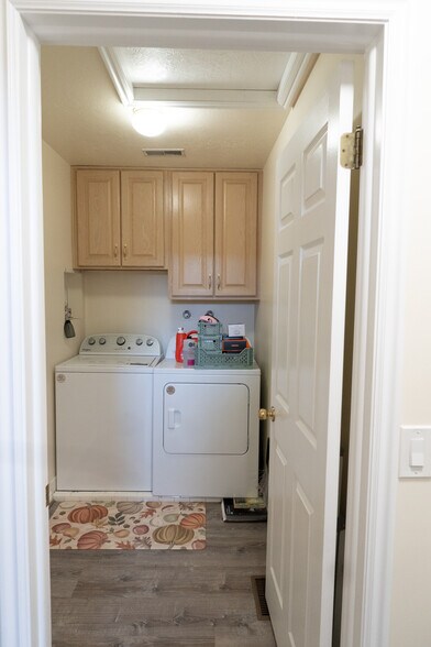 Building Photo - 562 Pheasant Way