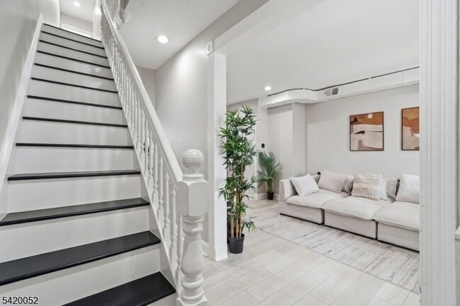 Building Photo - 87 Madison Ave