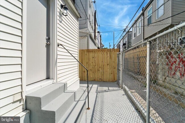 Building Photo - 3912 N 8th St