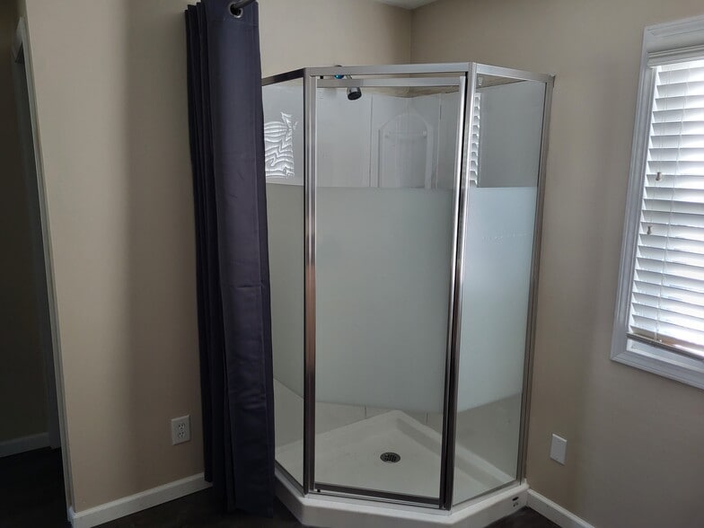 Building Photo - 3804 Samuel Ave