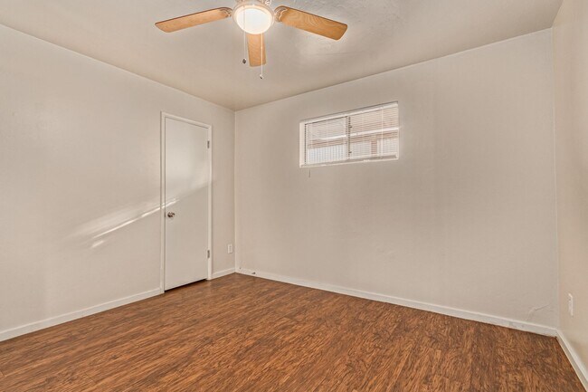 Building Photo - 1 Bed | 1 Bath -  Tempe Courtyard Style Unit