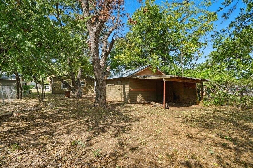 Building Photo - 1125 Pecan St
