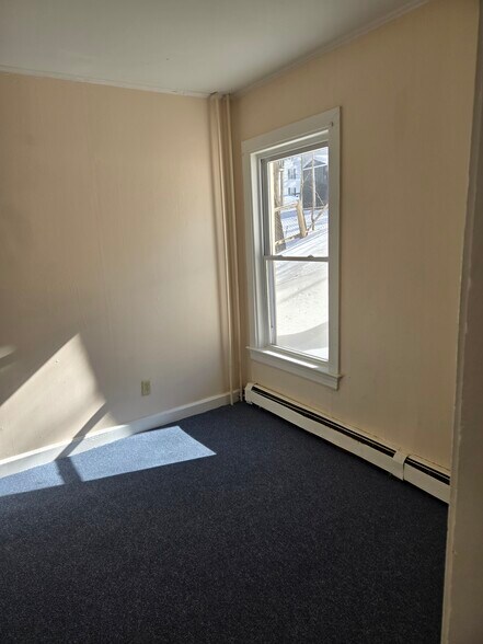 Building Photo - 51 College St