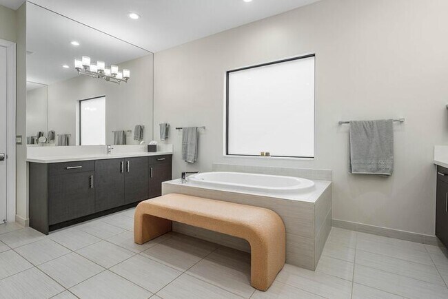 Building Photo - 17317 Santaluce Mnr