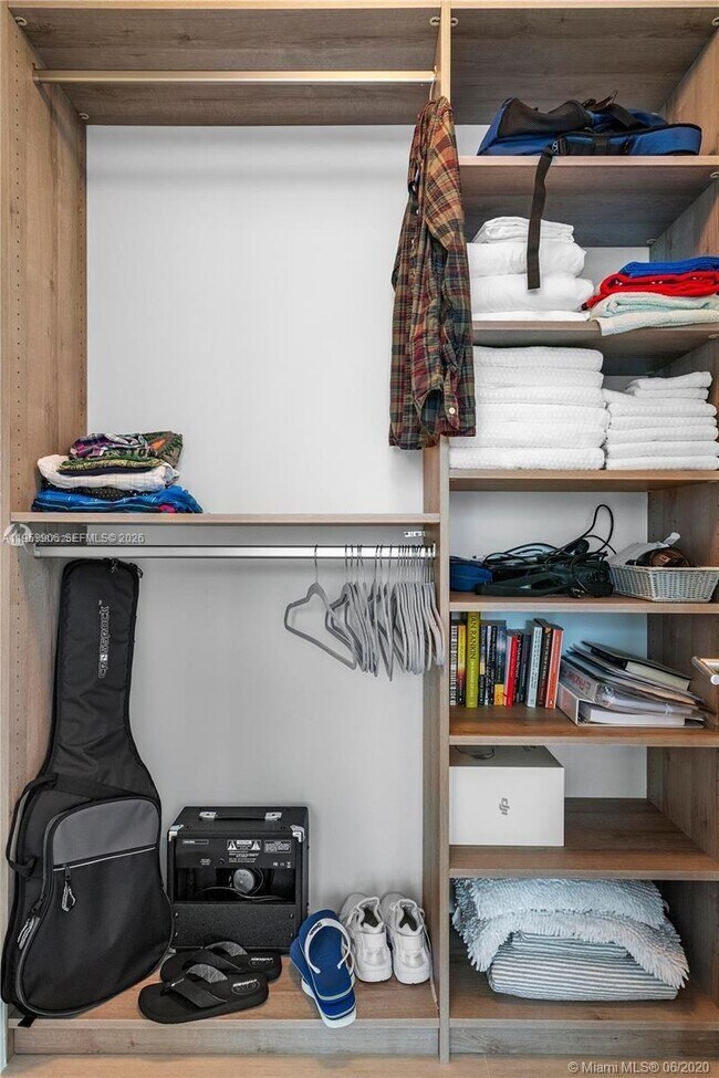 Building Photo - 2900 NE 7th Ave