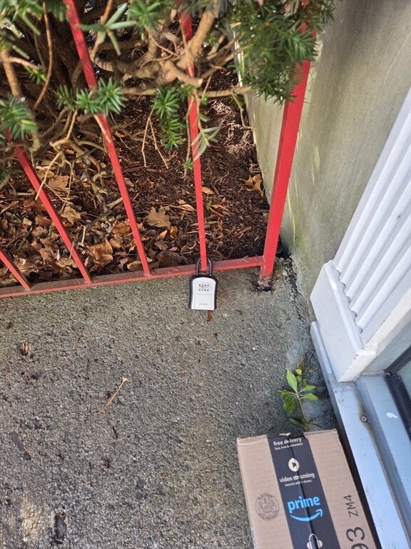 Building Photo - 190 Lake Shore Rd