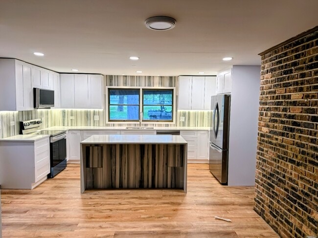 Building Photo - 27996 W Roberts Rd