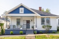 Building Photo - Charming 2 Bedroom/1 Bathroom Home