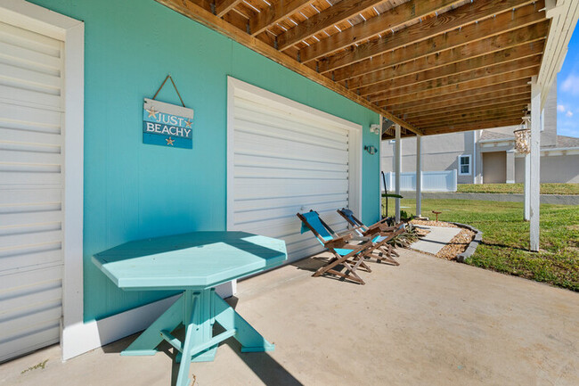 Building Photo - Just Beachy! 3bd 2ba by the Ocean