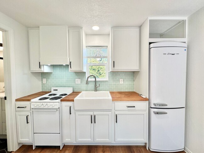 Building Photo - Lovely, Newly Renovated, & Fully-Detached Guest Home Unit on Gated and Private Country Property o...