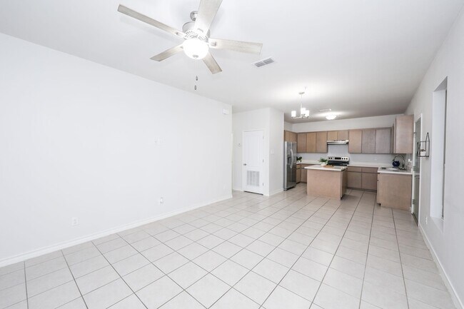 Building Photo - 1511 Don Camilo Blvd