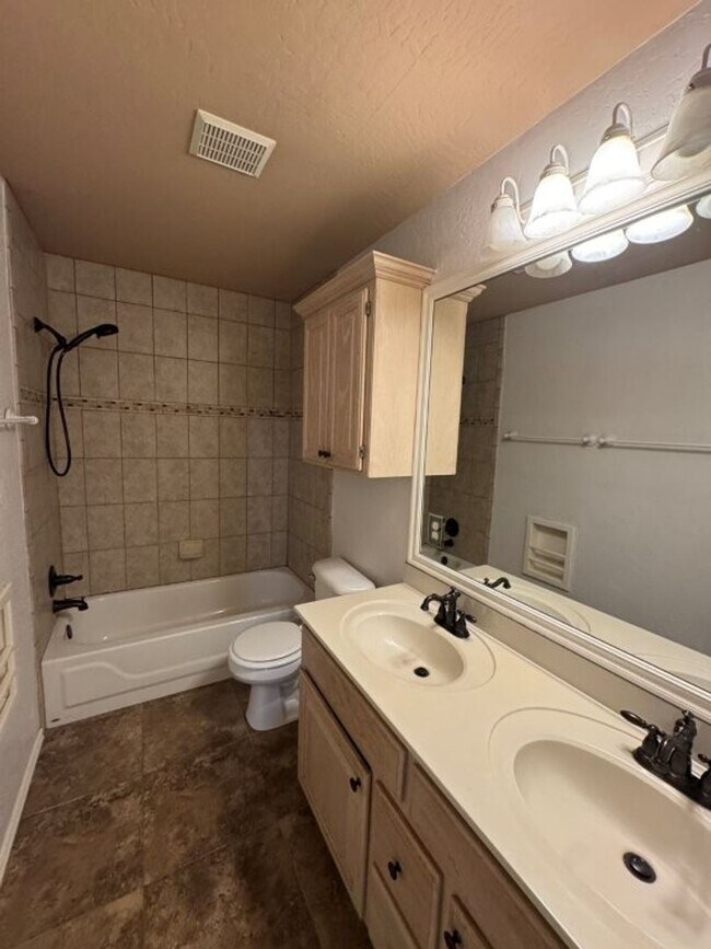 Building Photo - Storm Shelter!! Moore Schools 3 bed + offi...