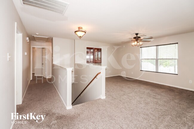 Building Photo - 5631 Cinnamon Lake Dr