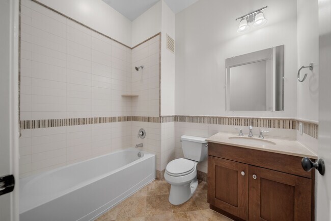 Building Photo - 1600 Kaufer Ln