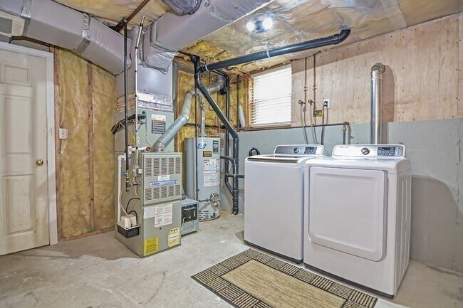 Building Photo - 35 Lilac Cir