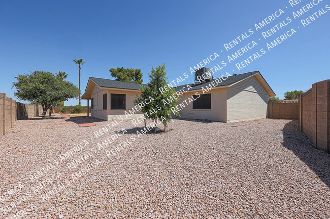 Building Photo - 1360 W Esplanade St