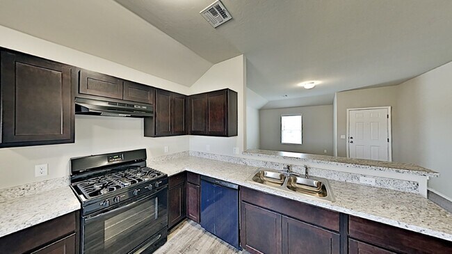 Building Photo - Nice 3 Bed 2 Bath Home in Yukon Schools