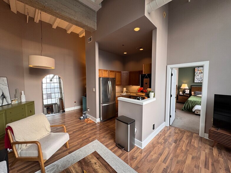 Building Photo - 611 N Park Ave