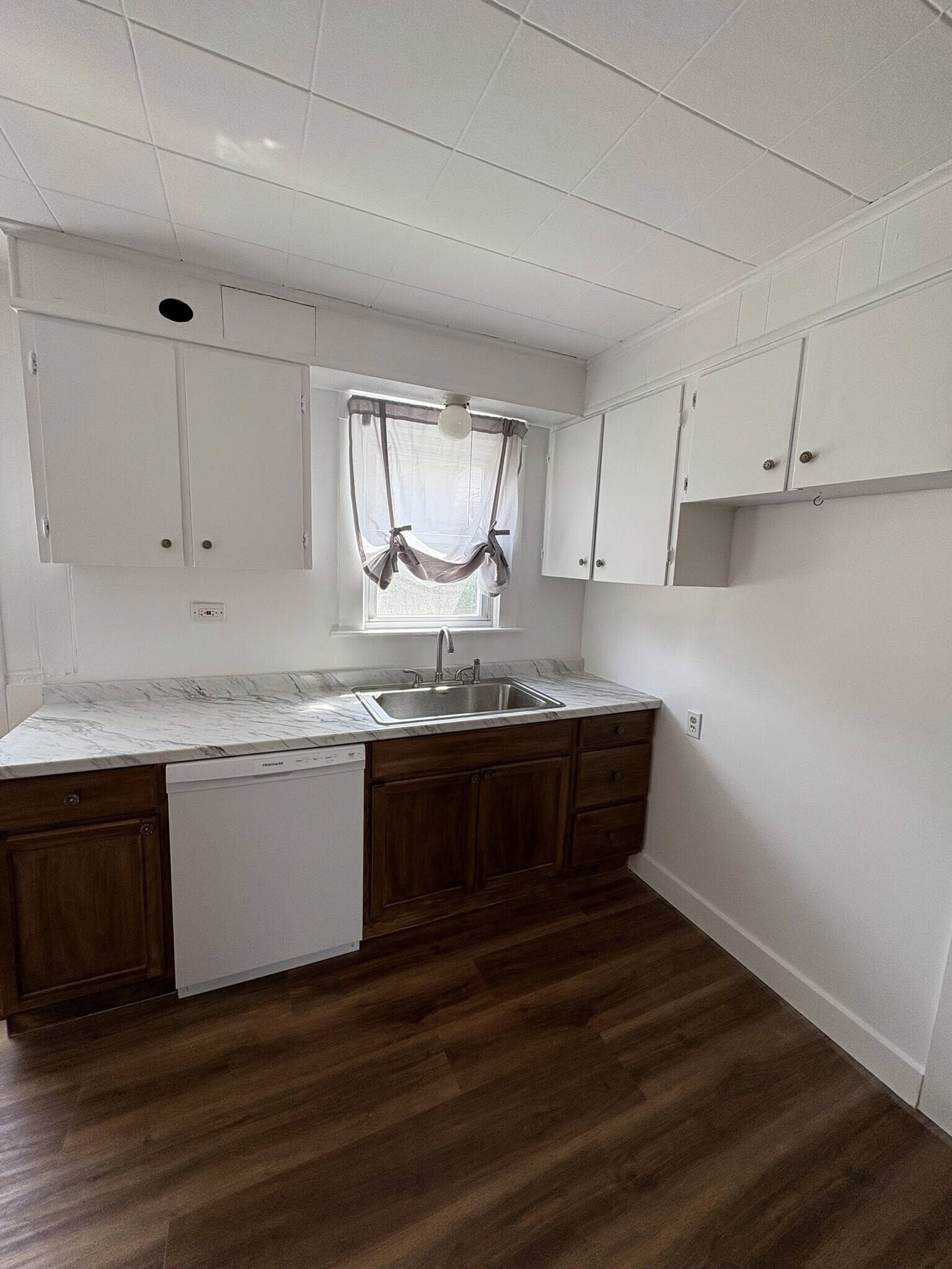 Kitchen - 50 Stillman Ave