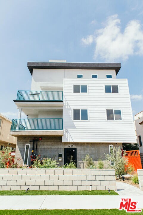Primary Photo - 1431 S Sherbourne Dr