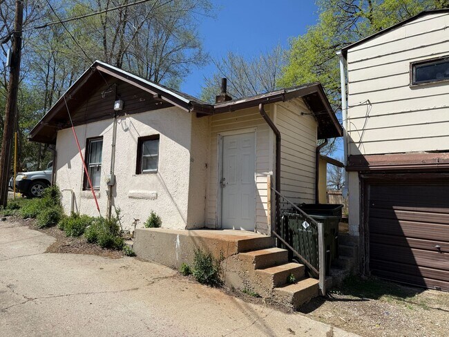 Building Photo - 1626 Villa Ave