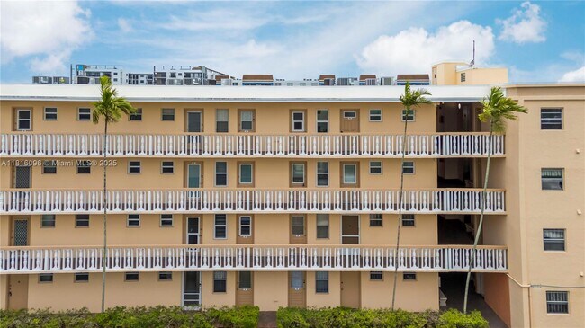 Building Photo - 505 E Dania Beach Blvd