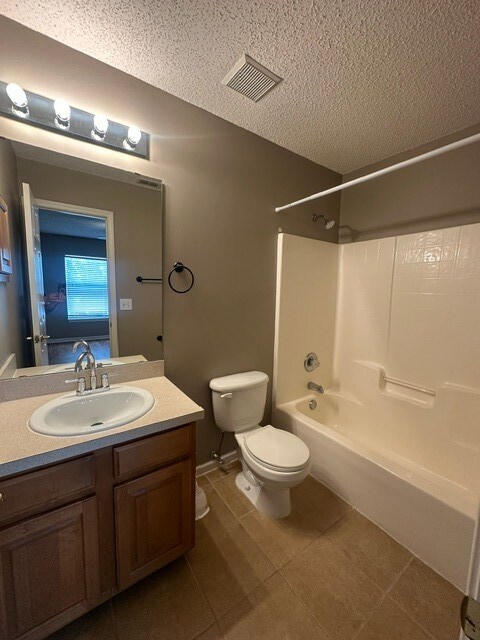 Building Photo - Spacious 4 Bedroom Home With Upstairs Private Suite And 2 Car Garage