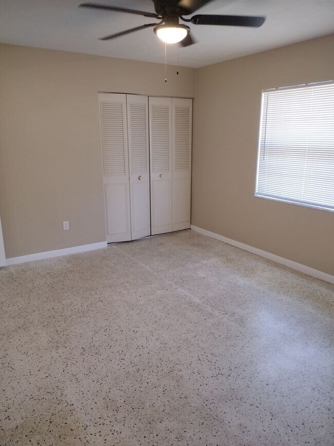 Building Photo - 3 bed 2 bath with bonus room
