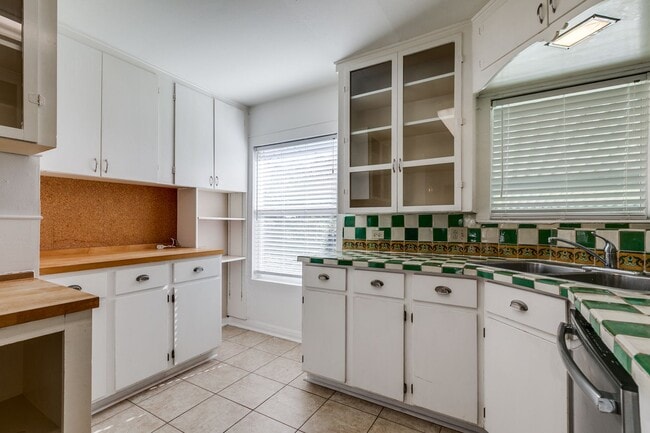 Building Photo - 2-BEDROOM TERRELL HEIGHTS COTTAGE