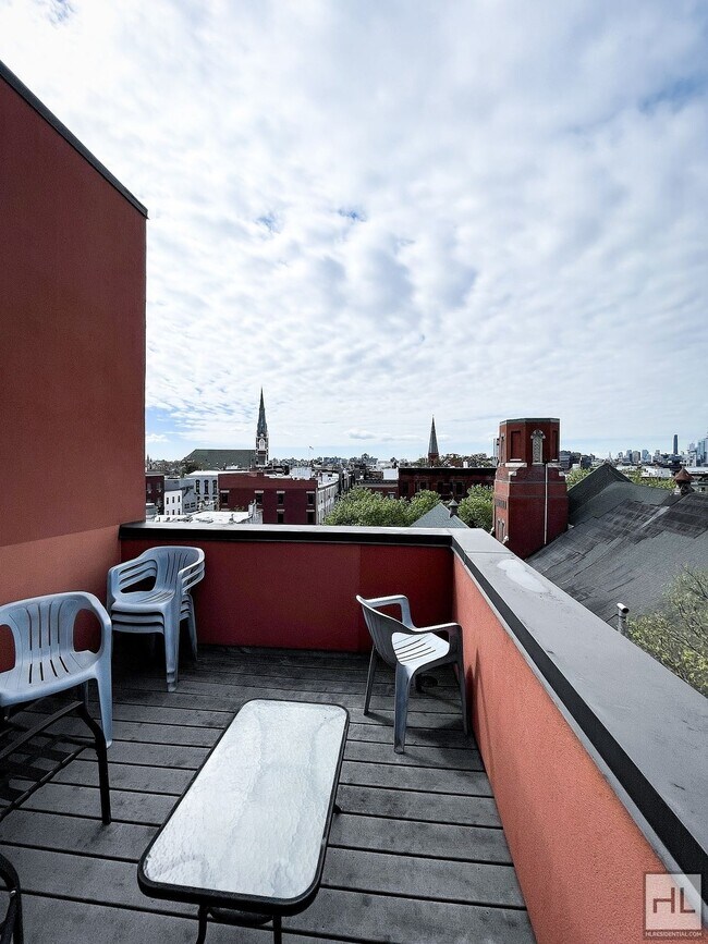 Building Photo - JAVA STREET / Greenpoint 2-Bed 2-Bath / Pe...