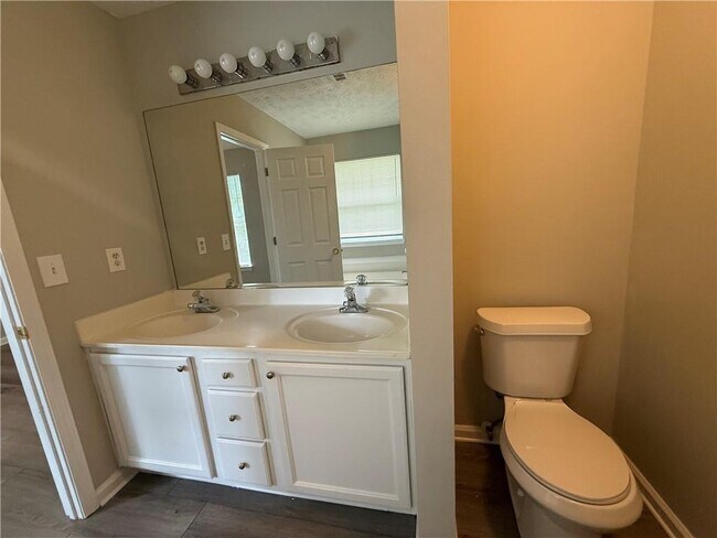 Building Photo - 980 Melrose Park Pl NW