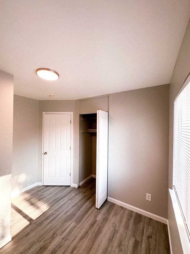 Building Photo - 35381 Dern Dr