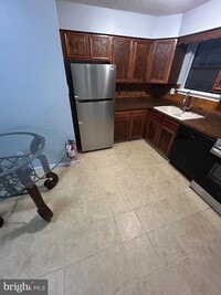 Building Photo - 28 Deedre Ln