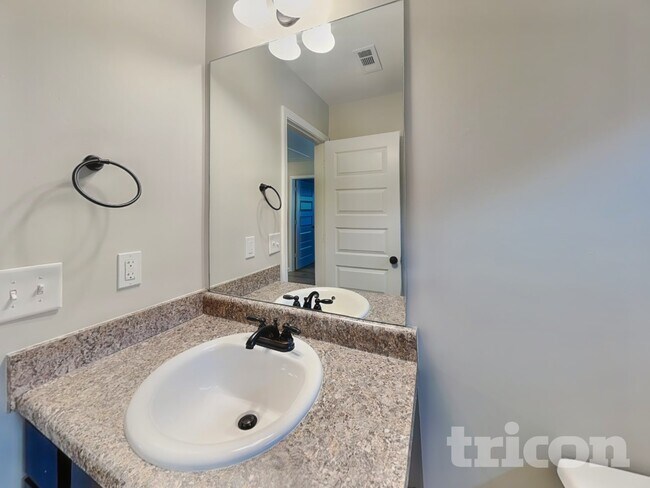 Building Photo - 498 Kirkland Dr