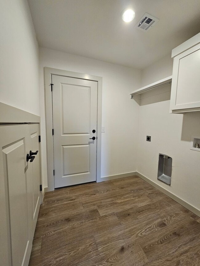 Building Photo - (3) Bed/(2.5) Bath Townhome Avail NOW! New Construction!