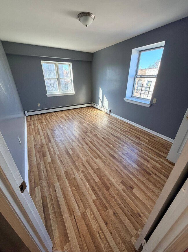 Building Photo - 392 Montauk Ave.